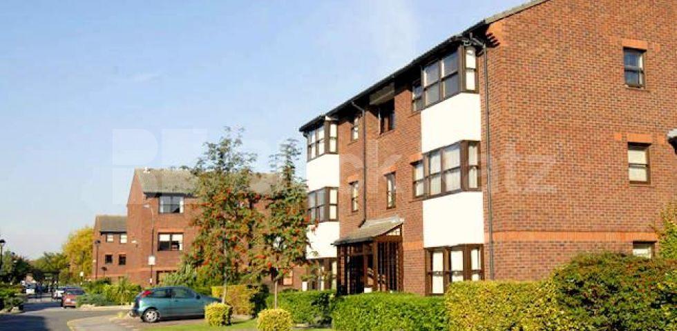 			UNDER OFFER , 1 Bedroom, 1 bath, 1 reception Flat			 Mayfield Road, SHEPHERDS BUSH / WENDELL PARK